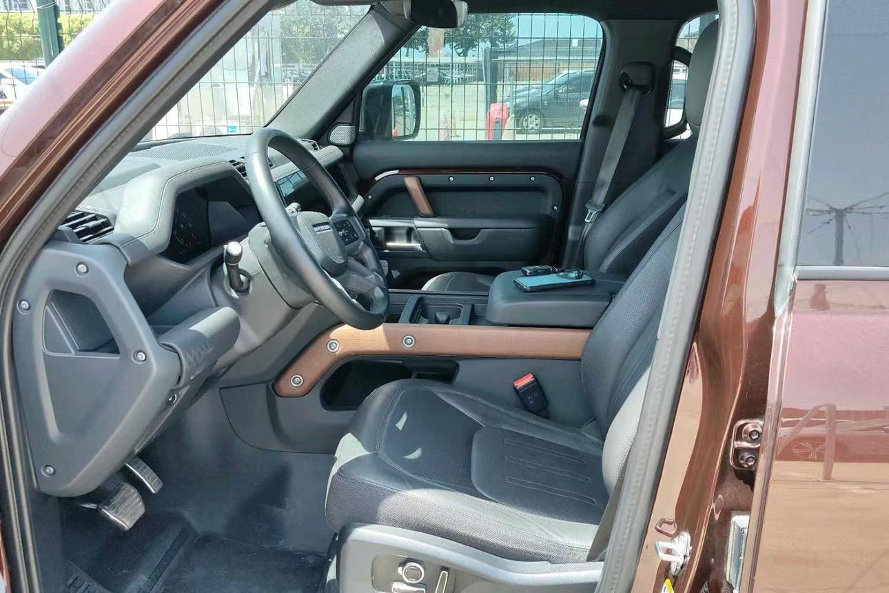 Land Rover Defender 2023 thumb 4
