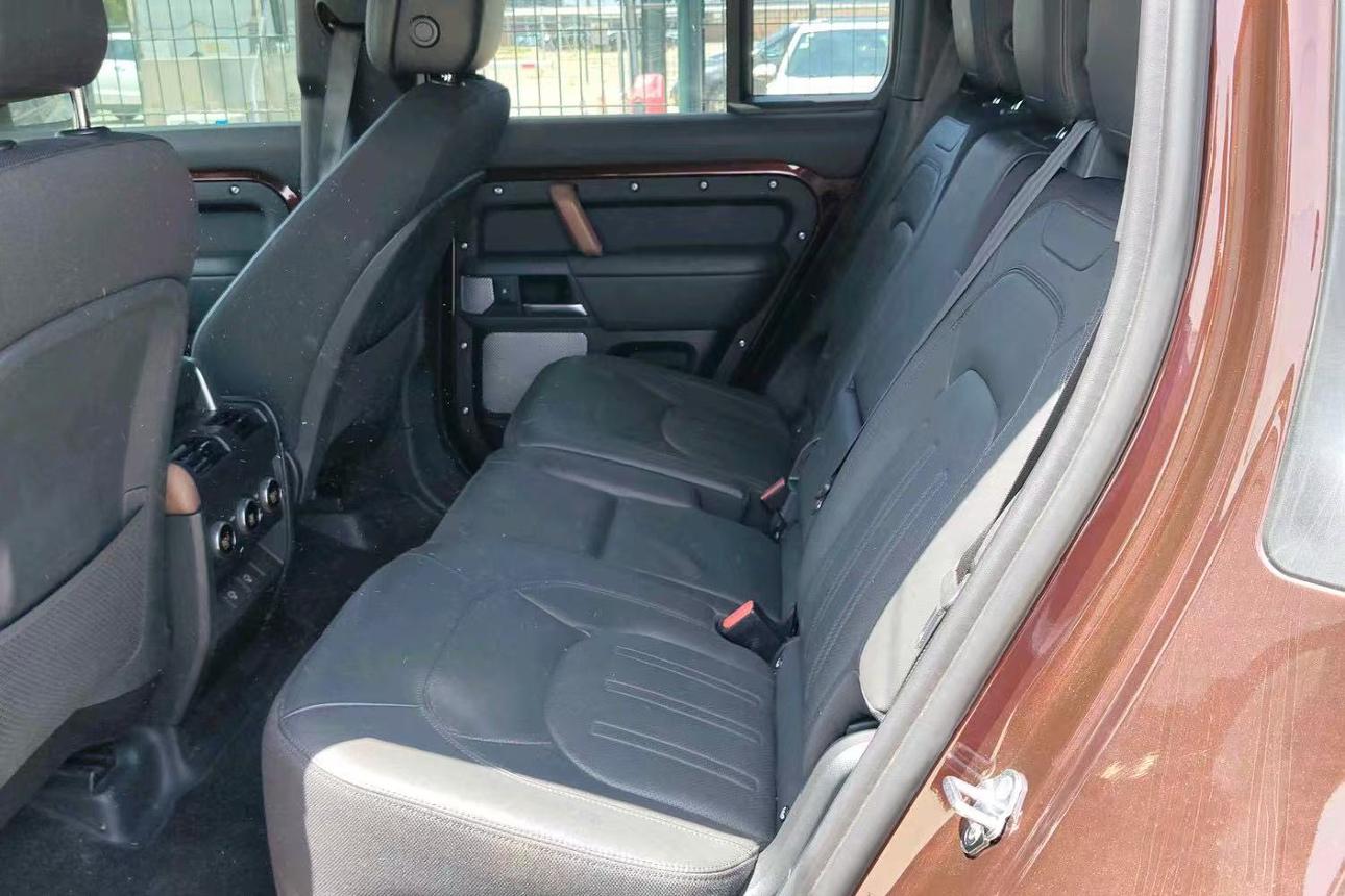 Land Rover Defender 2023 thumb 5