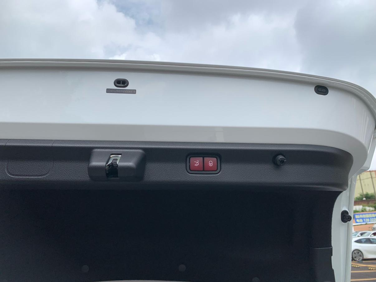 Mercedes-Benz EQE 2022 thumb 8