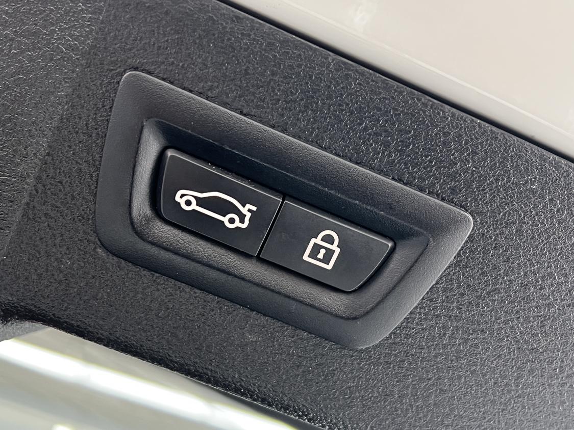 BMW X6 M 2015 thumb 12