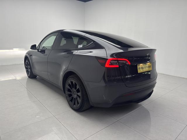 Tesla Model Y 2024 thumb 3