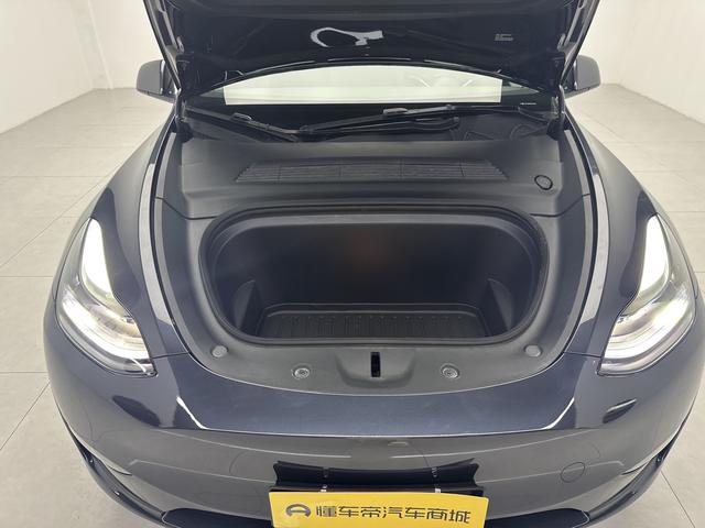 Tesla Model Y 2024 thumb 8