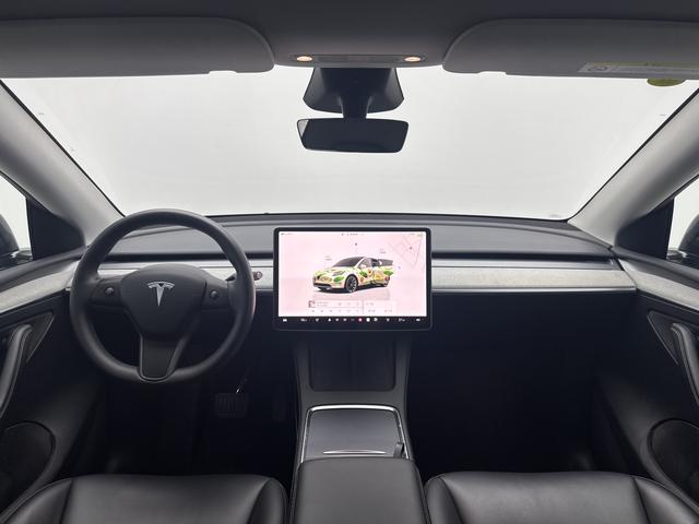 Tesla Model Y 2024 thumb 12