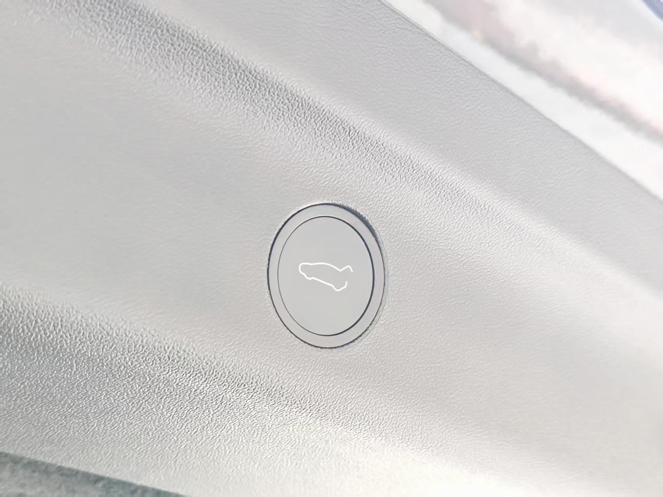 Tesla Model Y 2021 thumb 3
