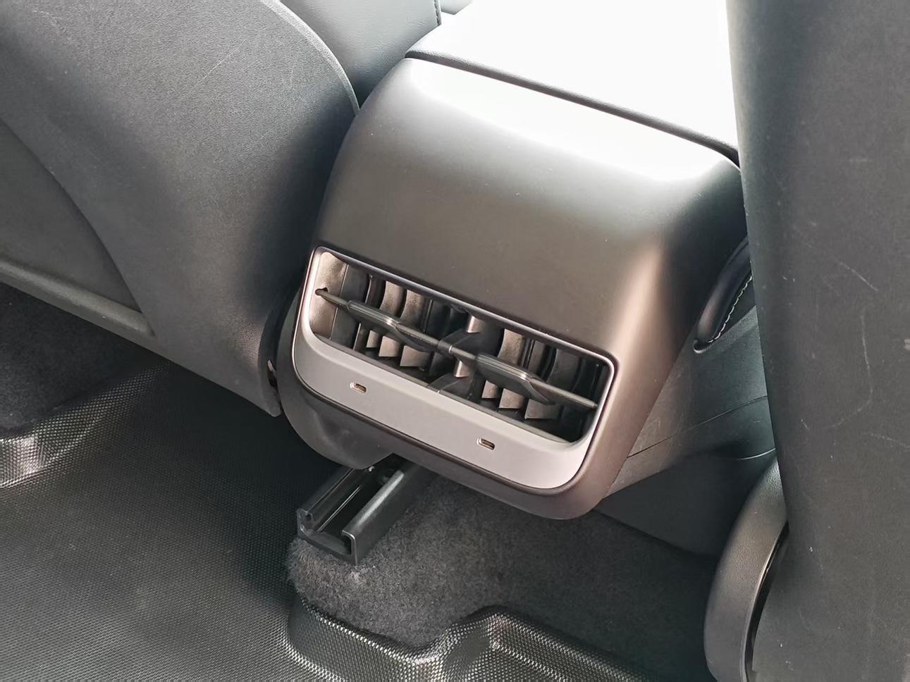 Tesla Model Y 2021 thumb 4