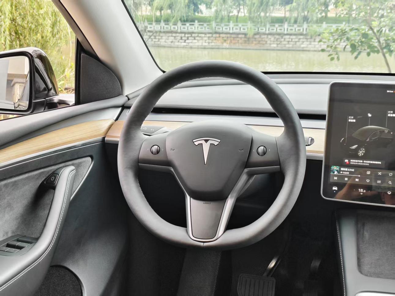 Tesla Model Y 2021 thumb 12