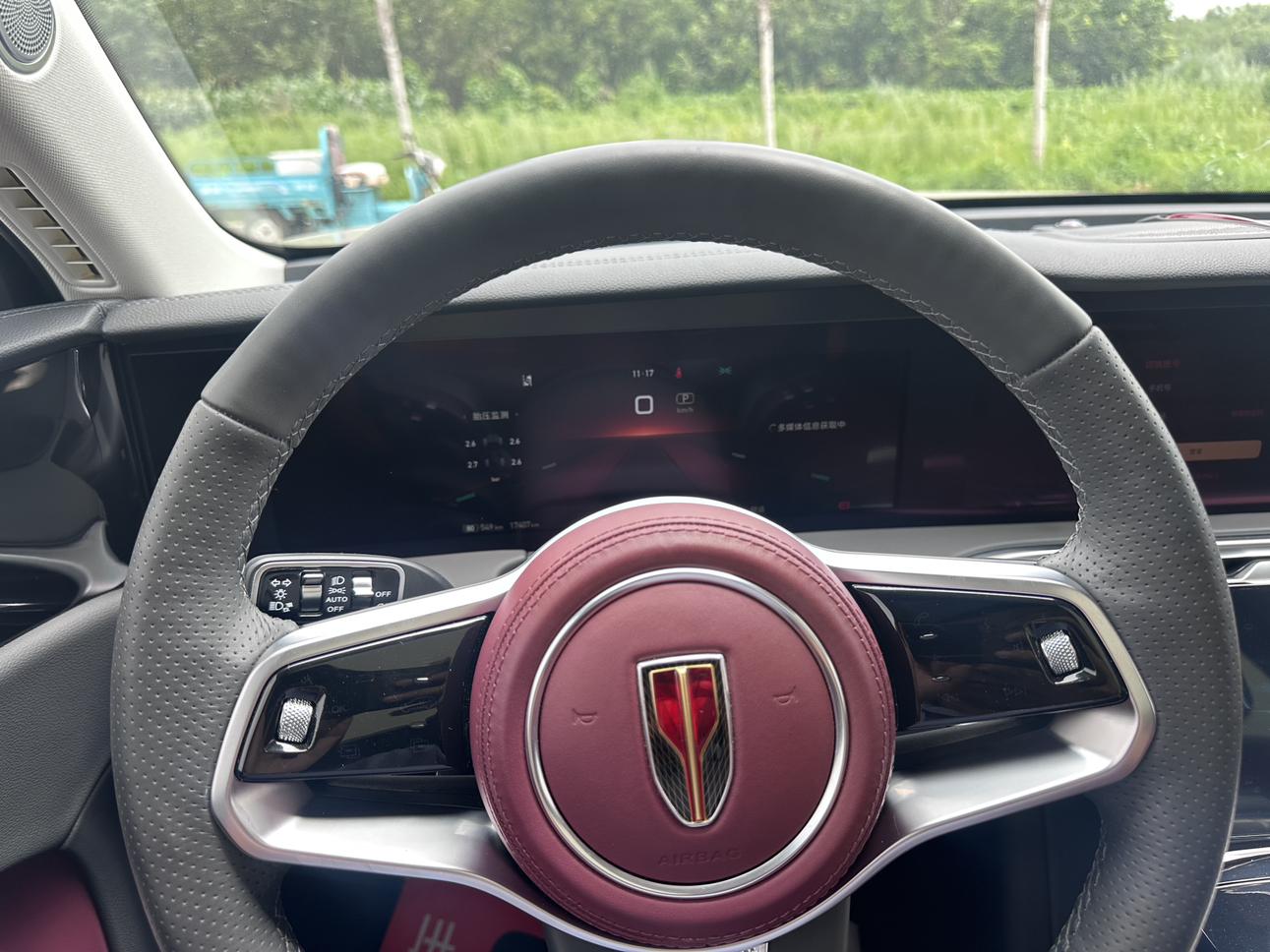 Hongqi E-HS9 2022 thumb 6