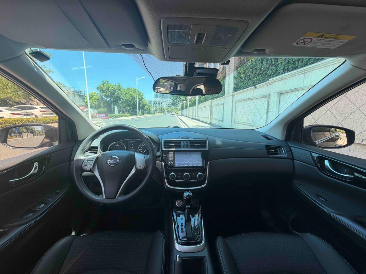 Nissan Tiida 2016 thumb 5