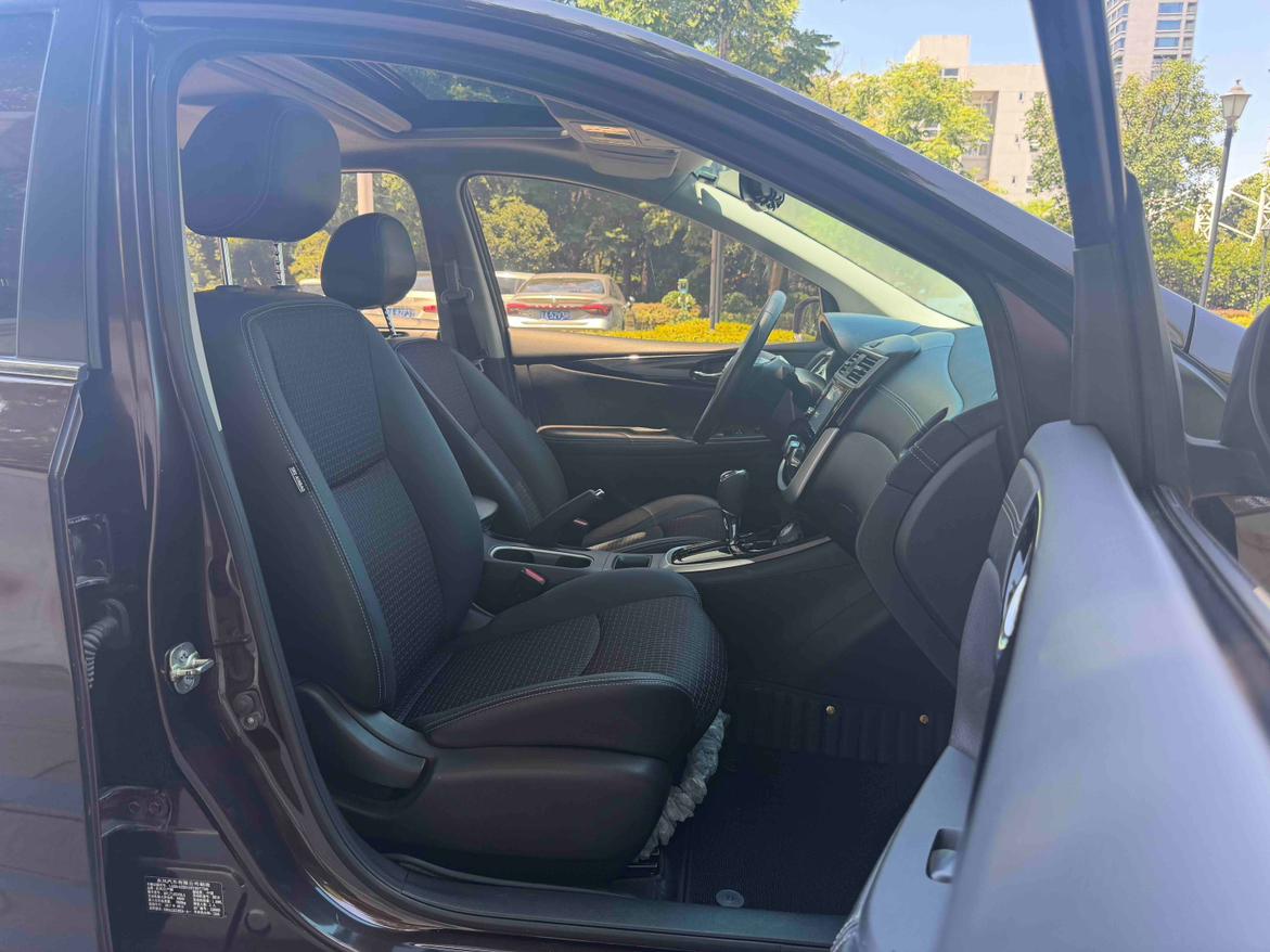Nissan Tiida 2016 thumb 10