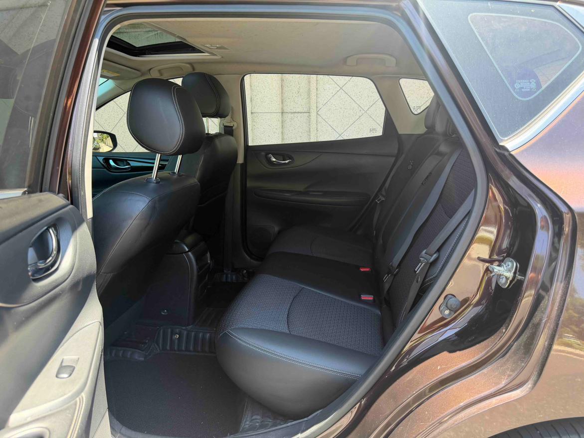 Nissan Tiida 2016 thumb 11