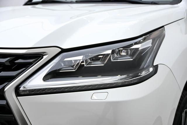 Lexus LX 2019 thumb 10