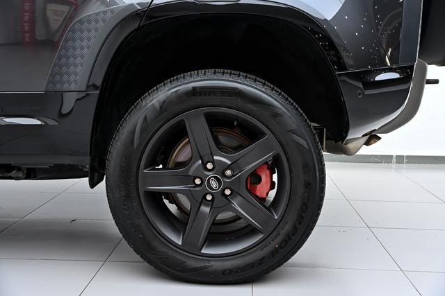 Land Rover Defender 2023 thumb 7