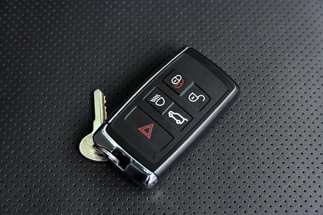 Land Rover Defender 2023 thumb 9