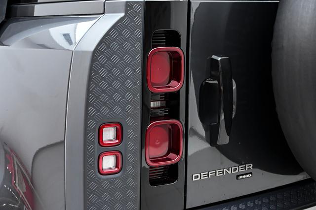 Land Rover Defender 2023 thumb 11