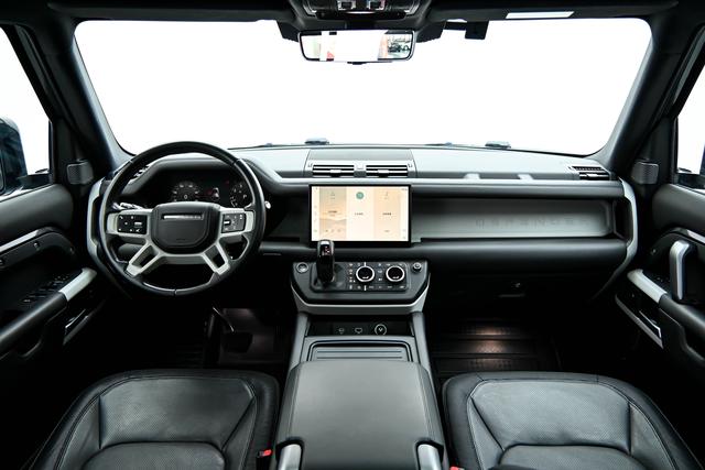 Land Rover Defender 2023 thumb 12