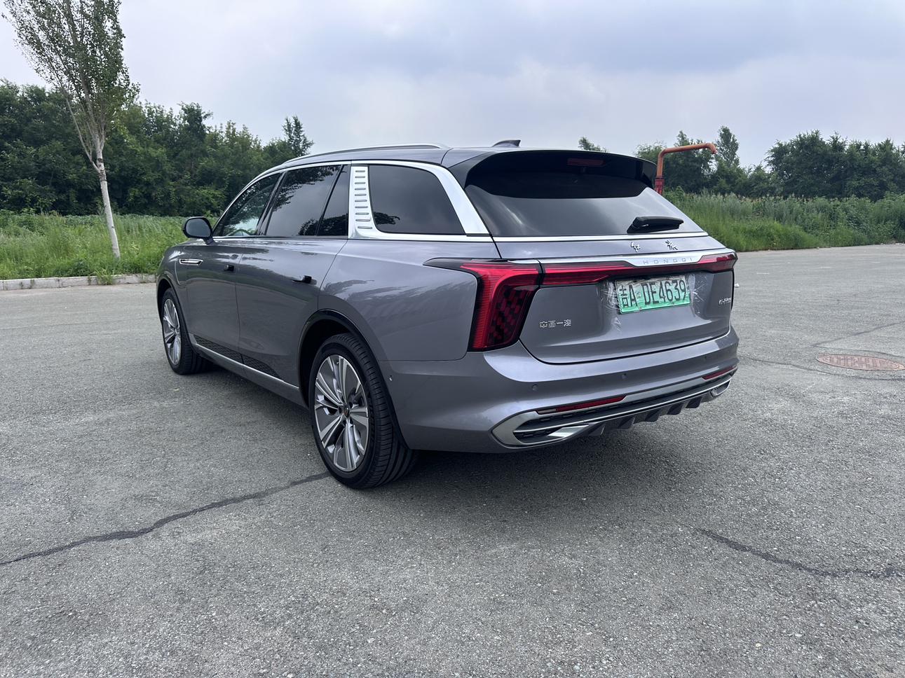 Hongqi E-HS9 2022 thumb 2
