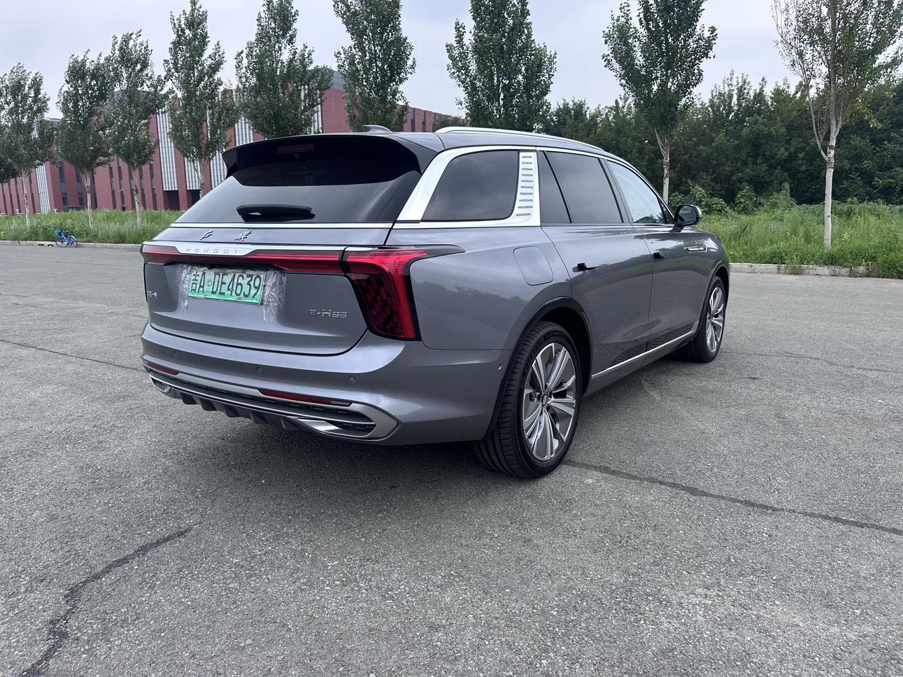 Hongqi E-HS9 2022 thumb 3