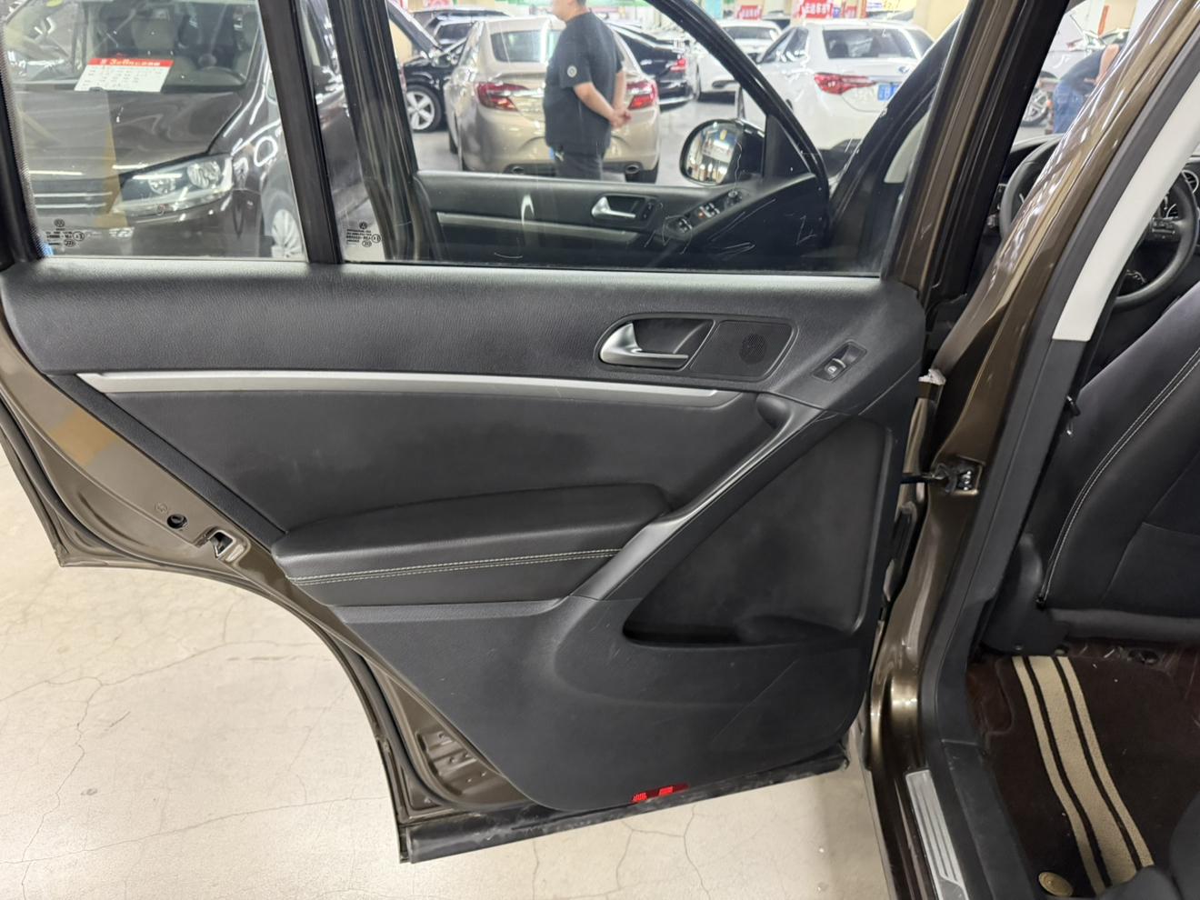 Volkswagen Tiguan 2017 thumb 7