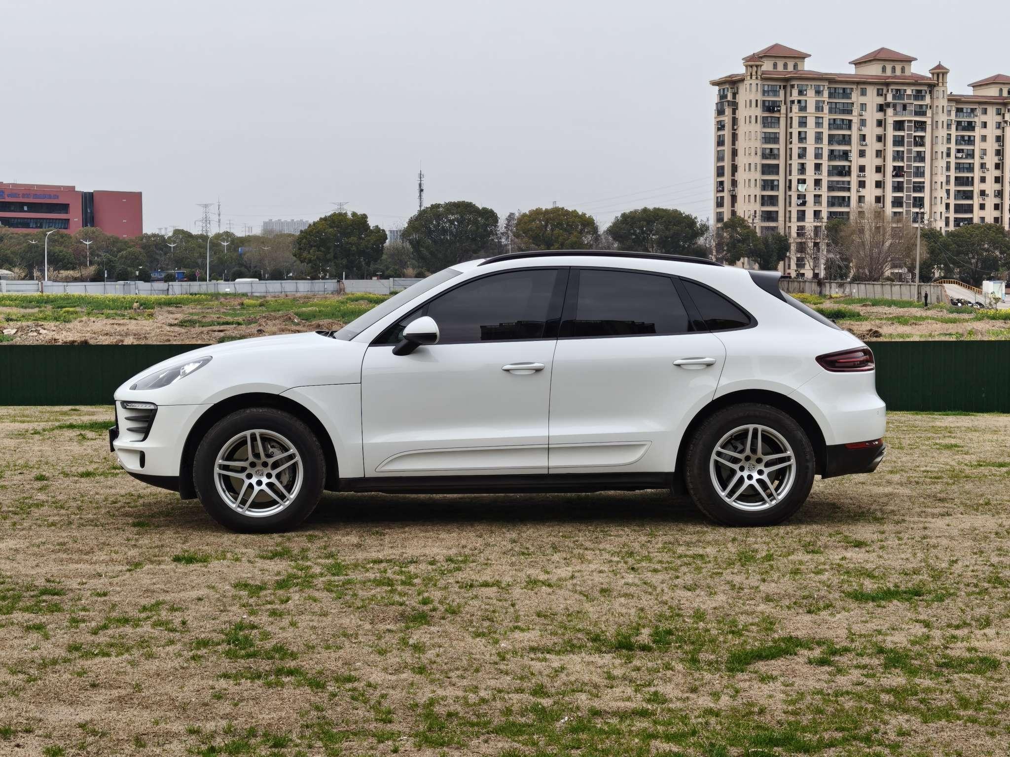 Porsche Macan 2017 thumb 2