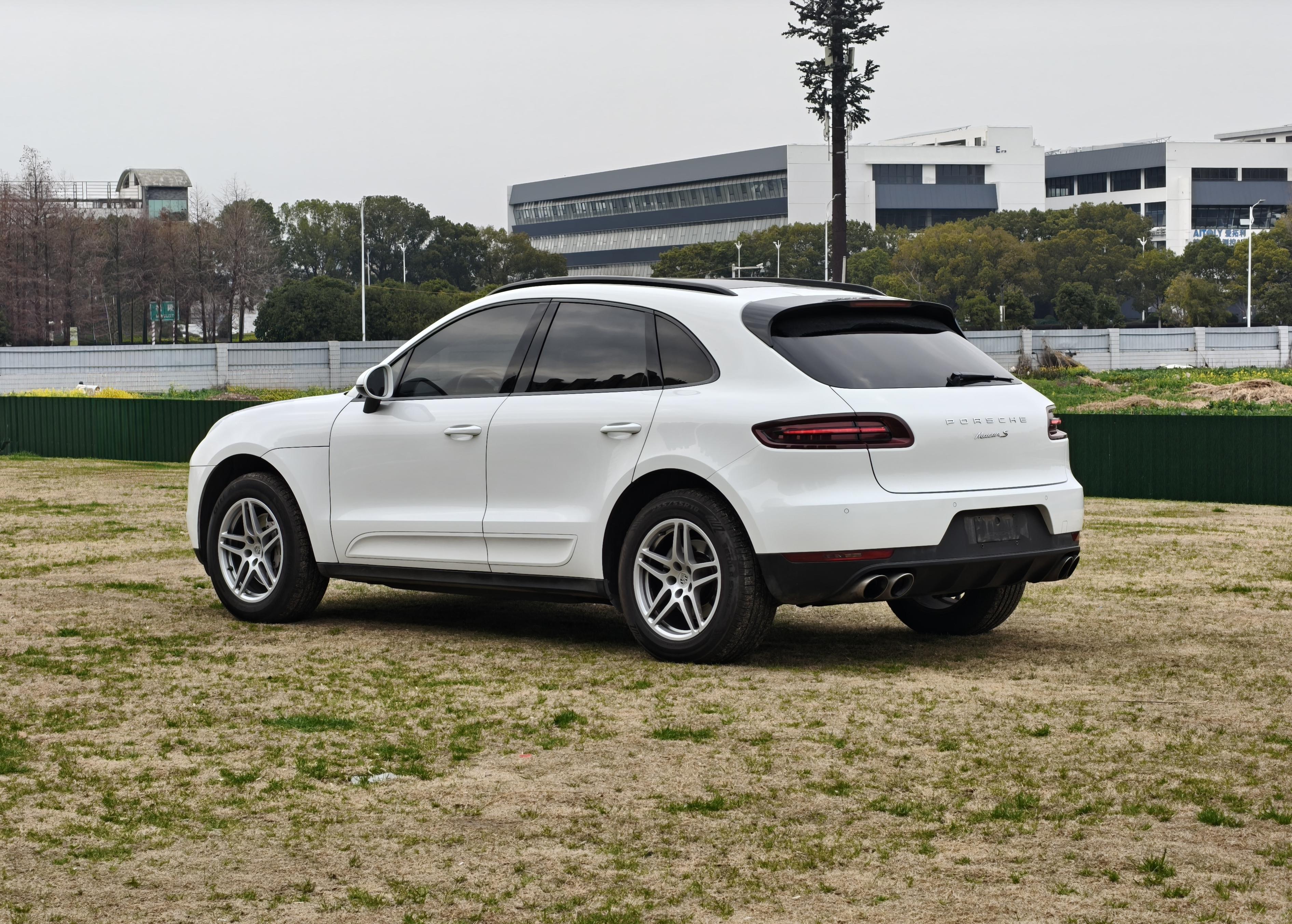 Porsche Macan 2017 thumb 3