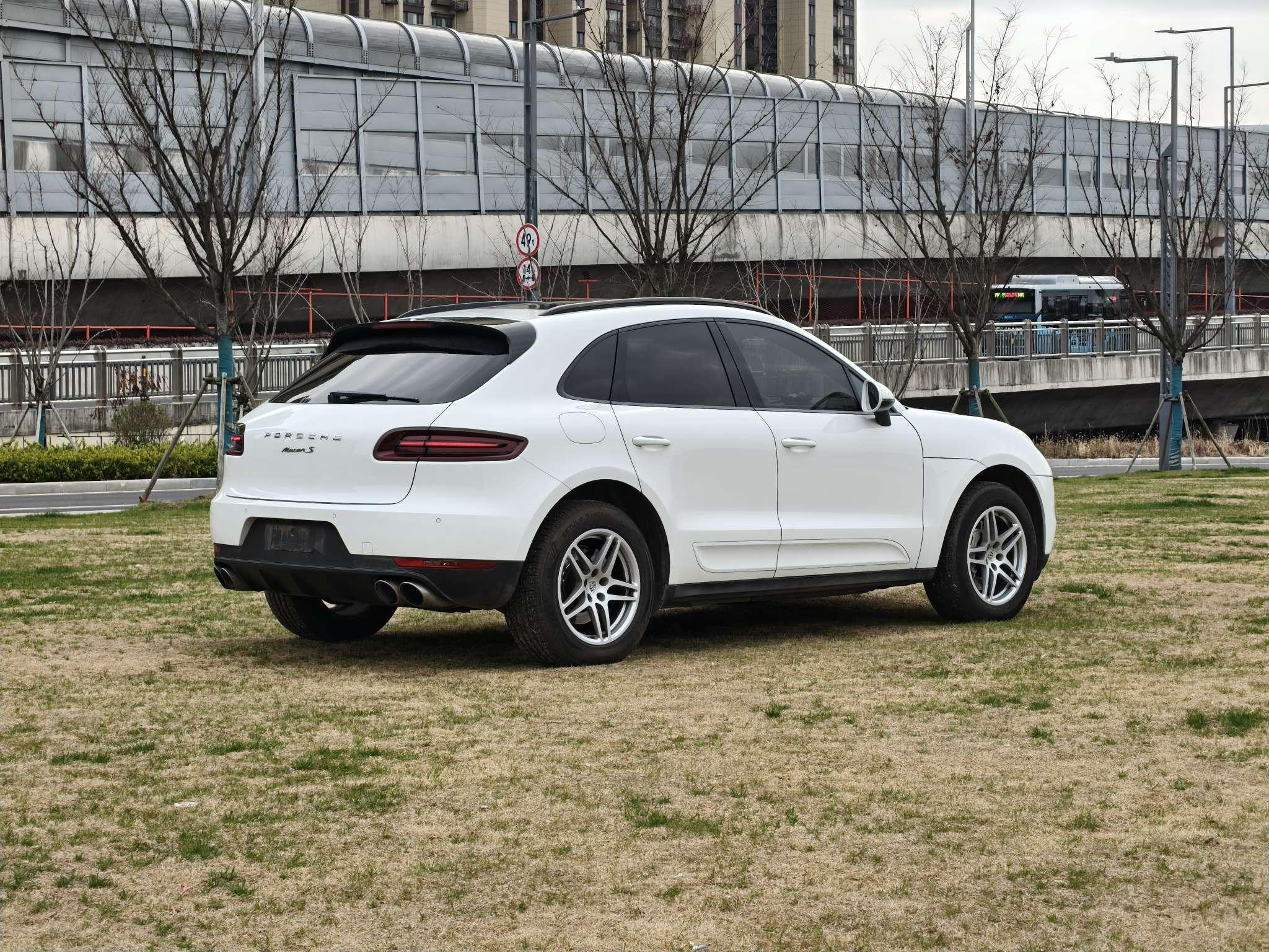 Porsche Macan 2017 thumb 5