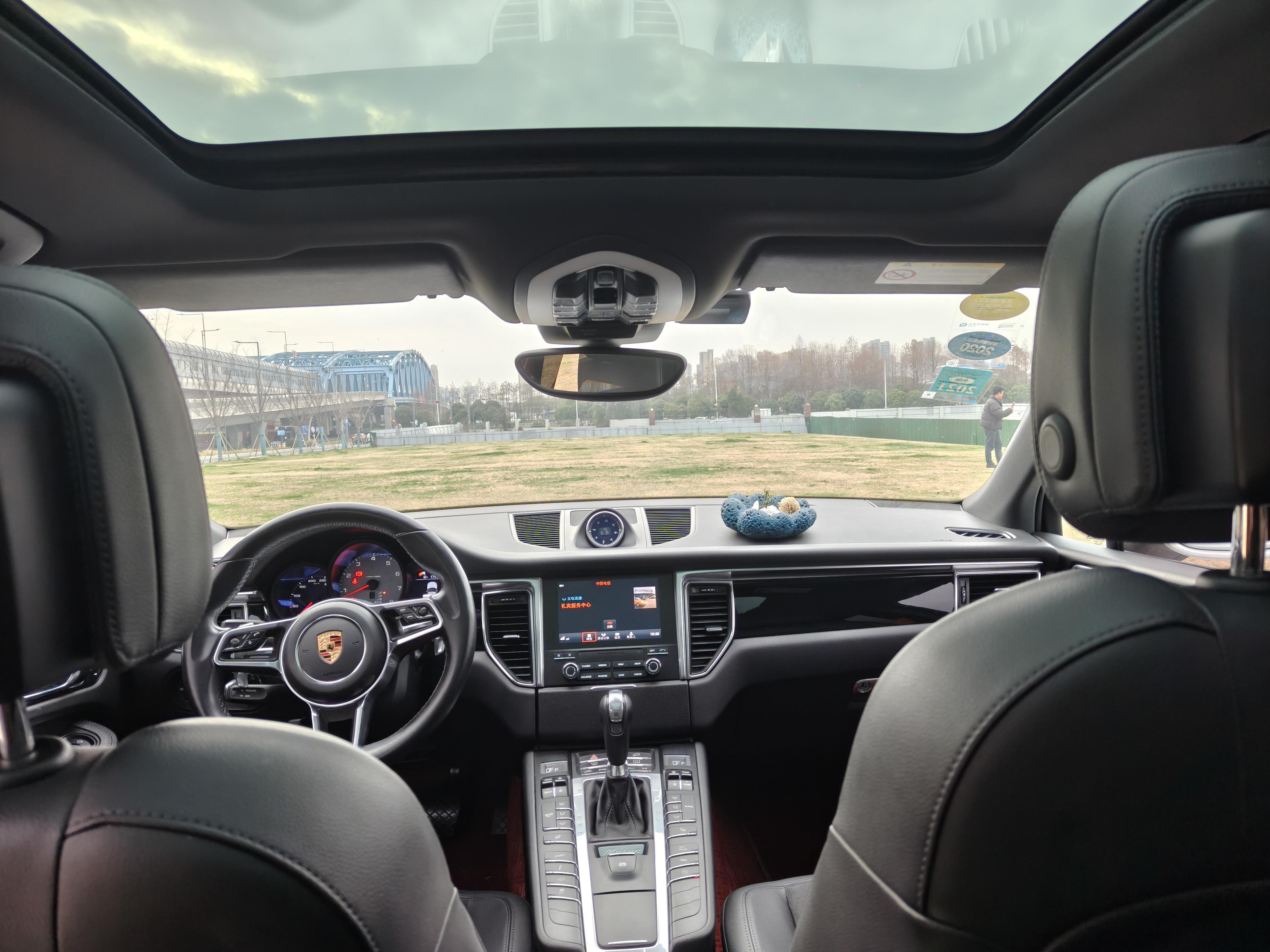 Porsche Macan 2017 thumb 7