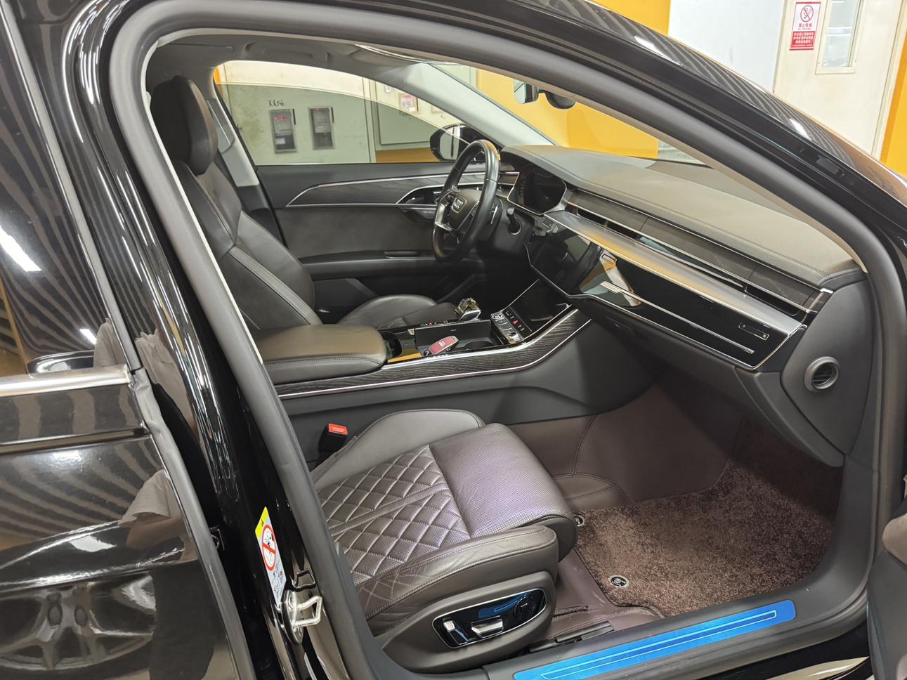 Audi A8 2021 thumb 7