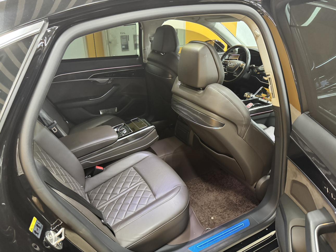 Audi A8 2021 thumb 8