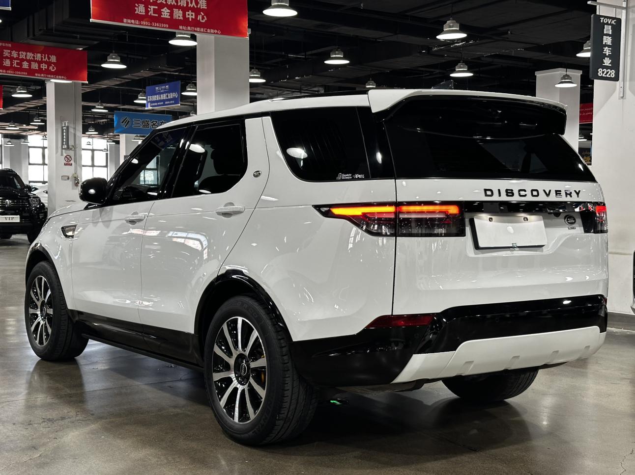 Land Rover Discovery 2017 thumb 2