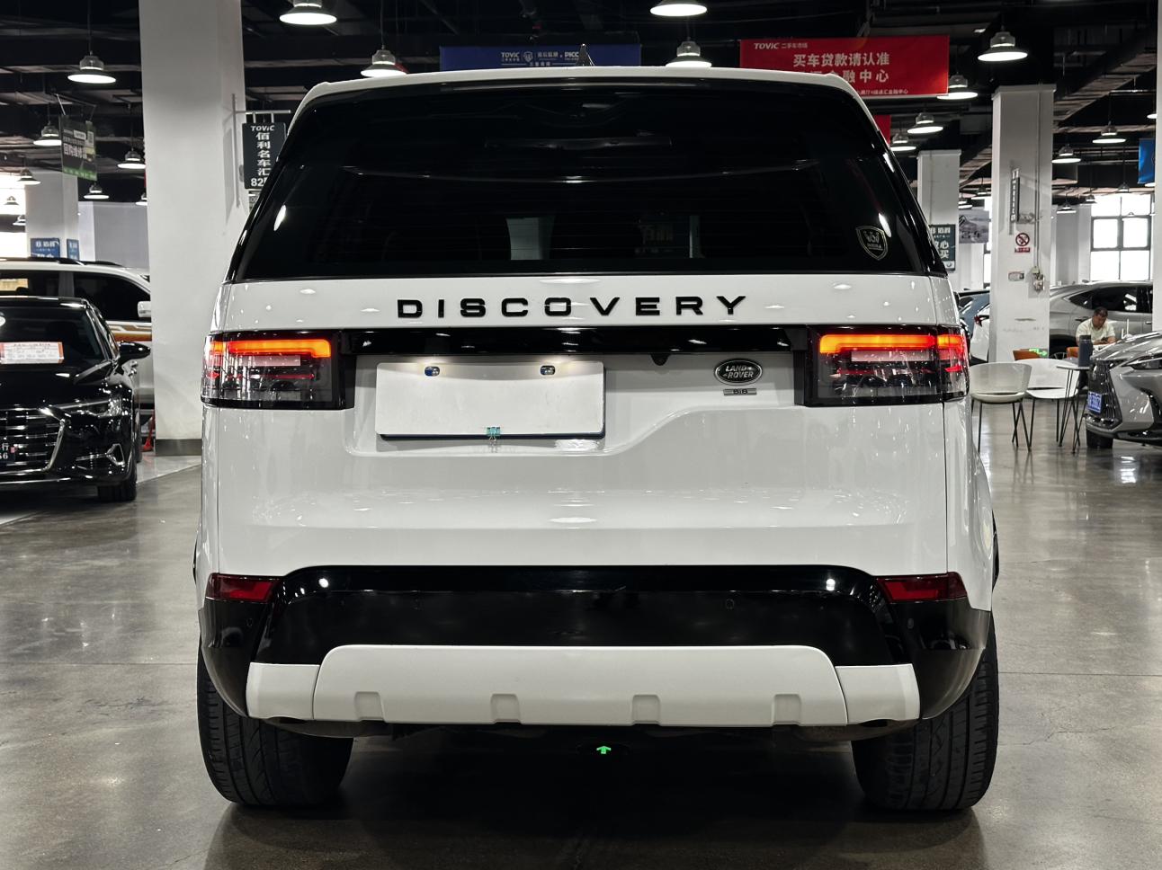 Land Rover Discovery 2017 thumb 3