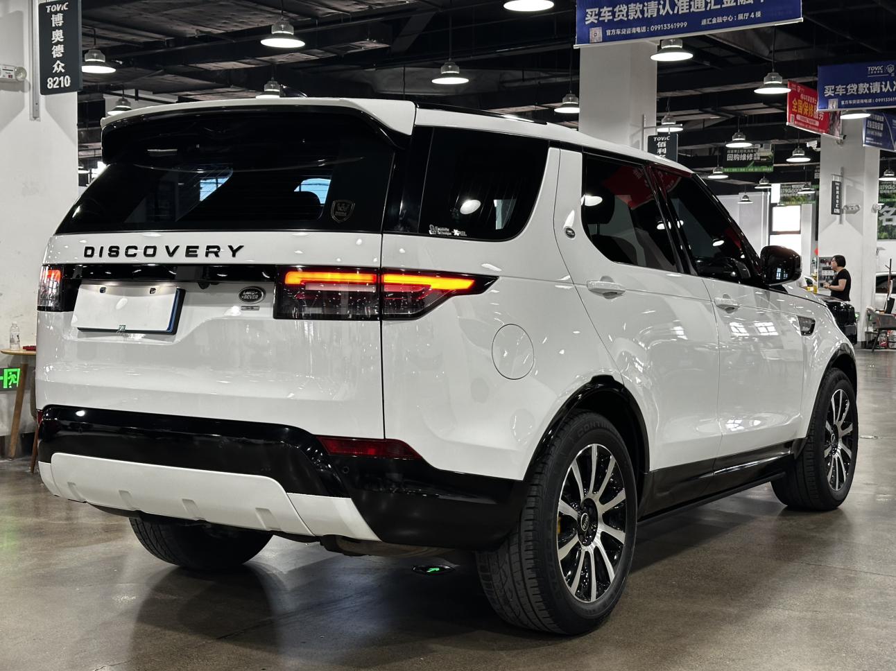 Land Rover Discovery 2017 thumb 4
