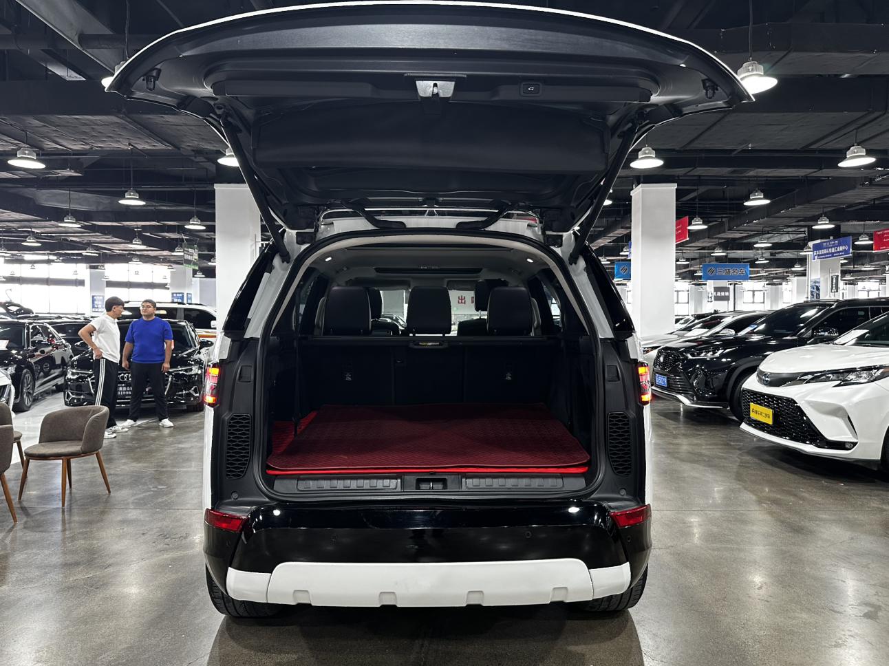 Land Rover Discovery 2017 thumb 9