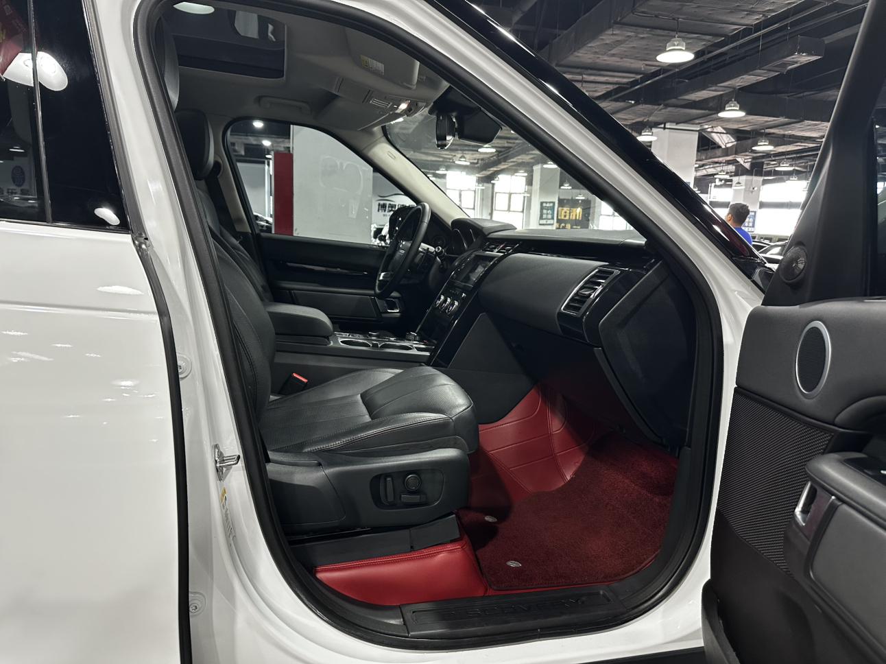 Land Rover Discovery 2017 thumb 10