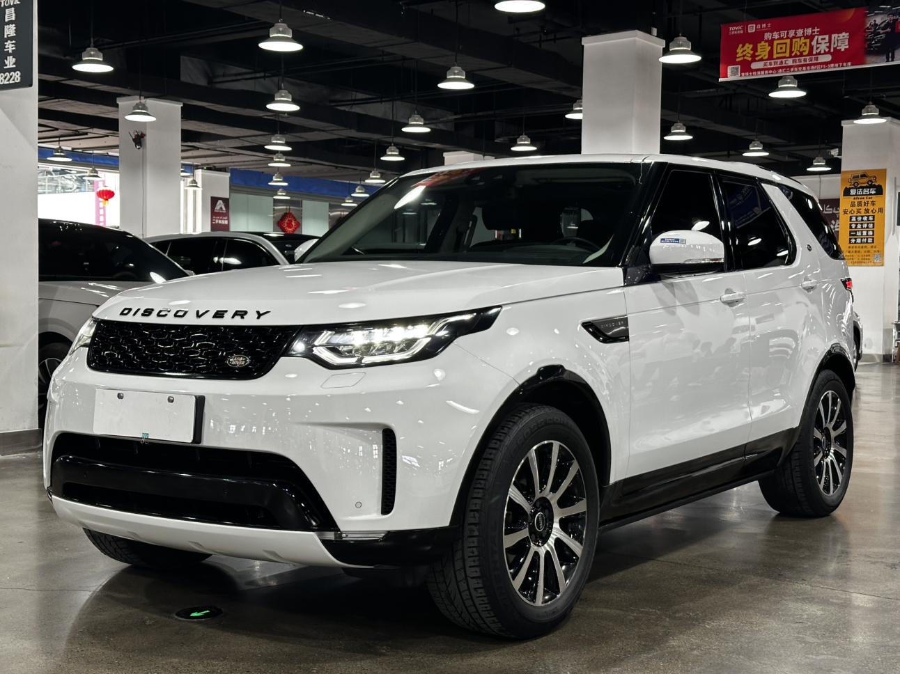 Land Rover Discovery 2017 thumb 12