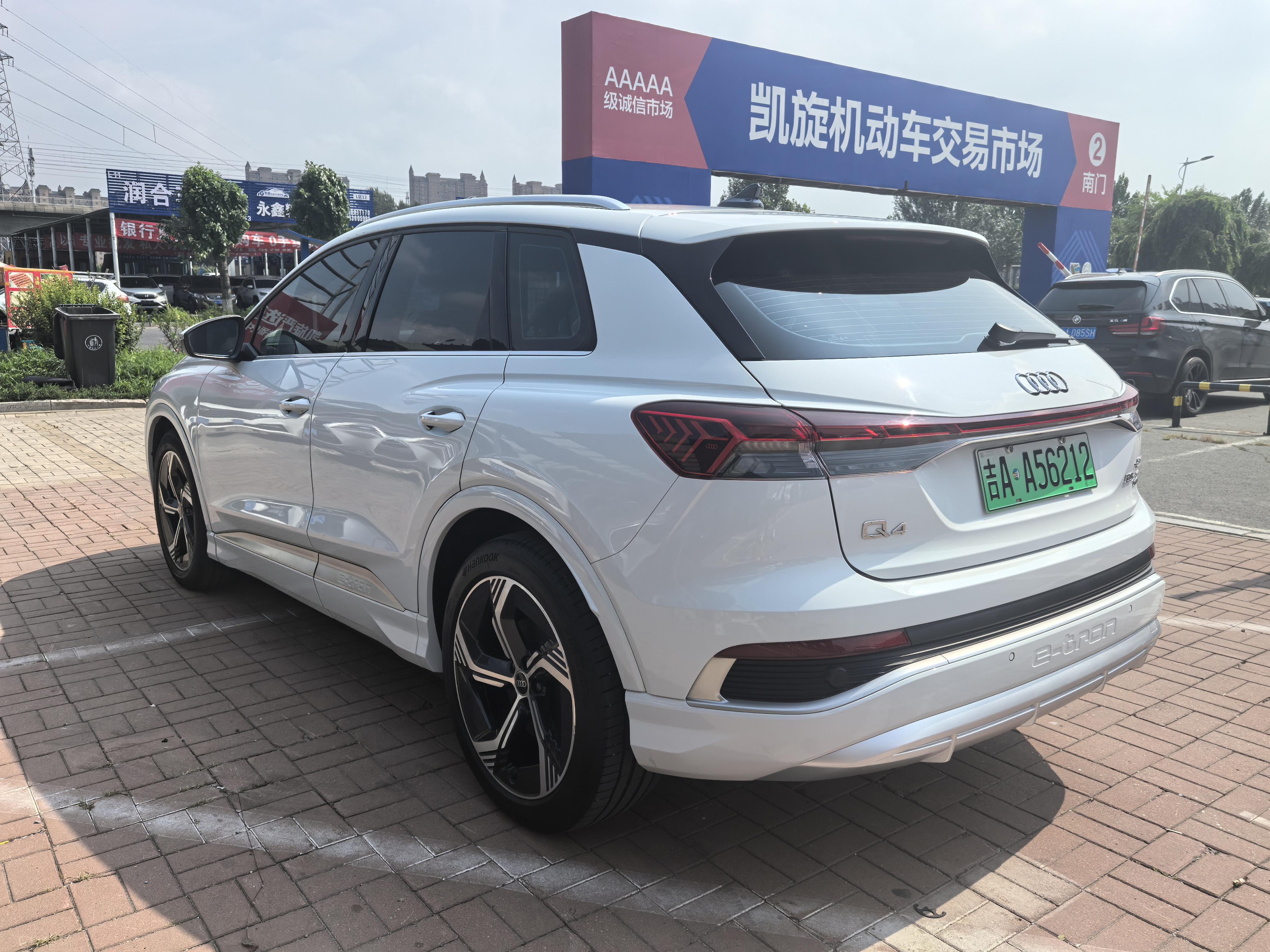 Audi Q4 e-tron 2023 thumb 2