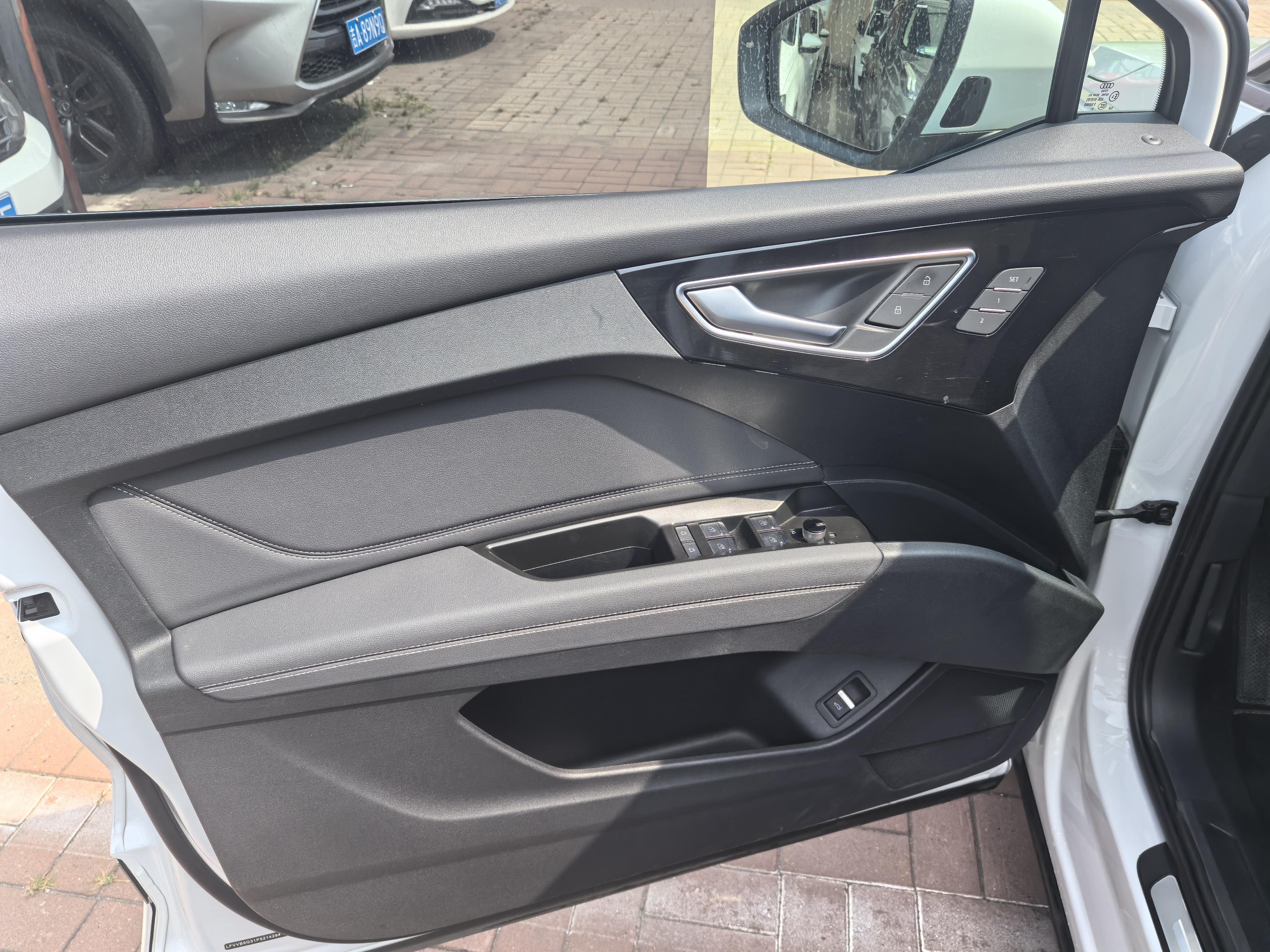 Audi Q4 e-tron 2023 thumb 5