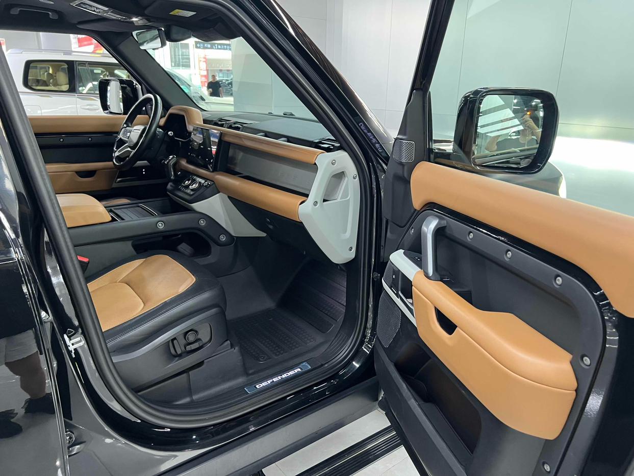 Land Rover Defender 2023 thumb 6