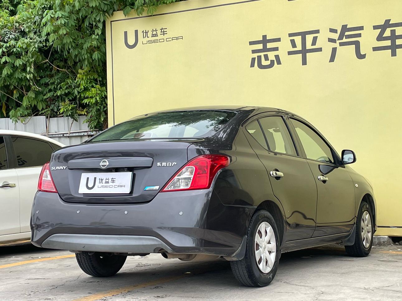Nissan Sunny 2016 thumb 4