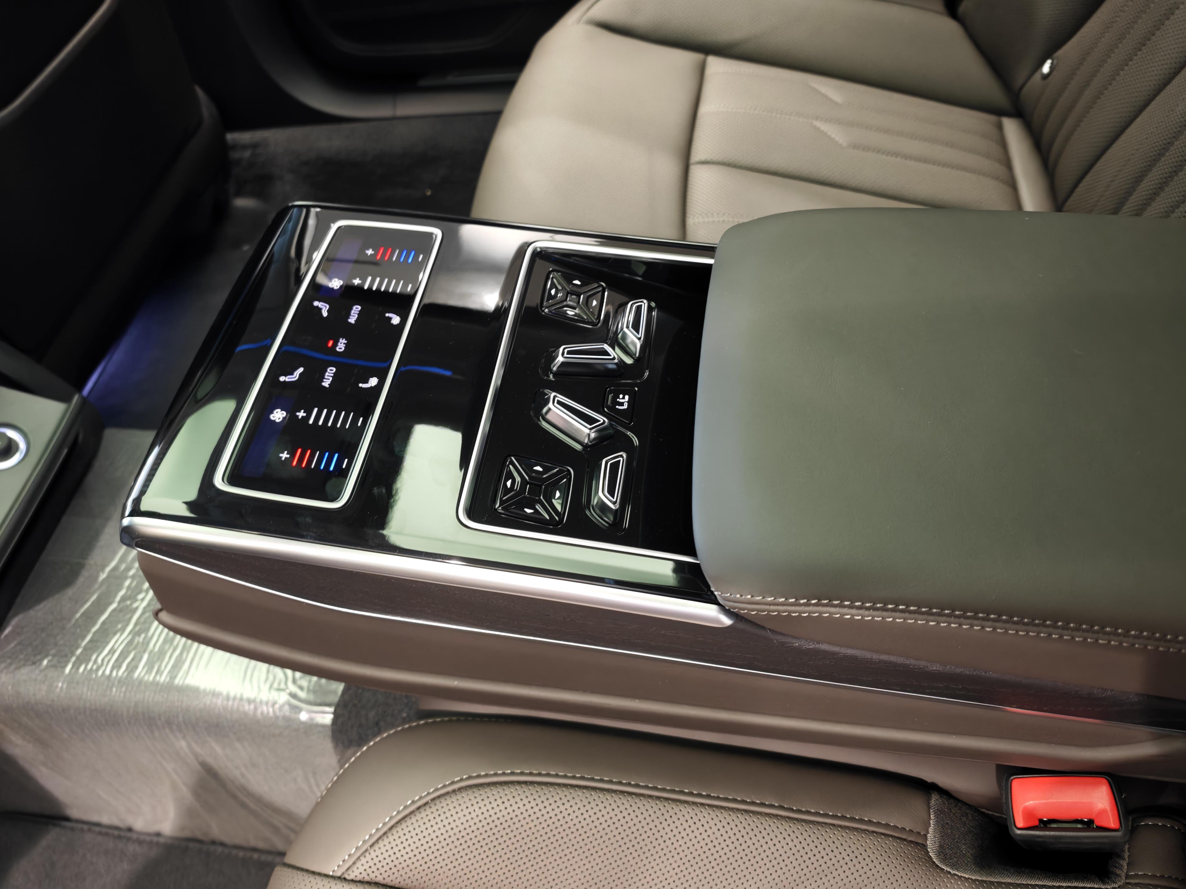 Audi A8 2025 thumb 4