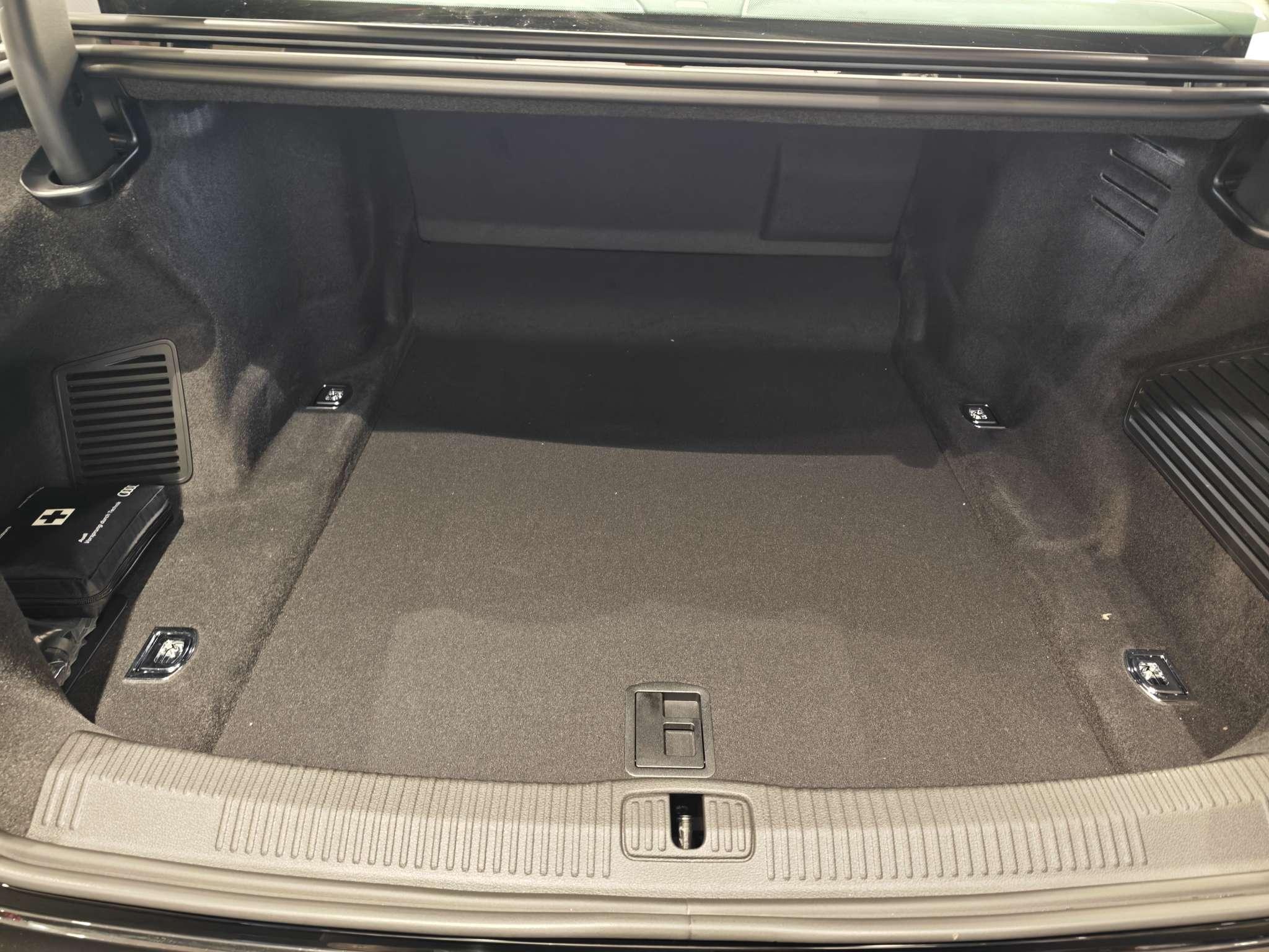 Audi A8 2025 thumb 8