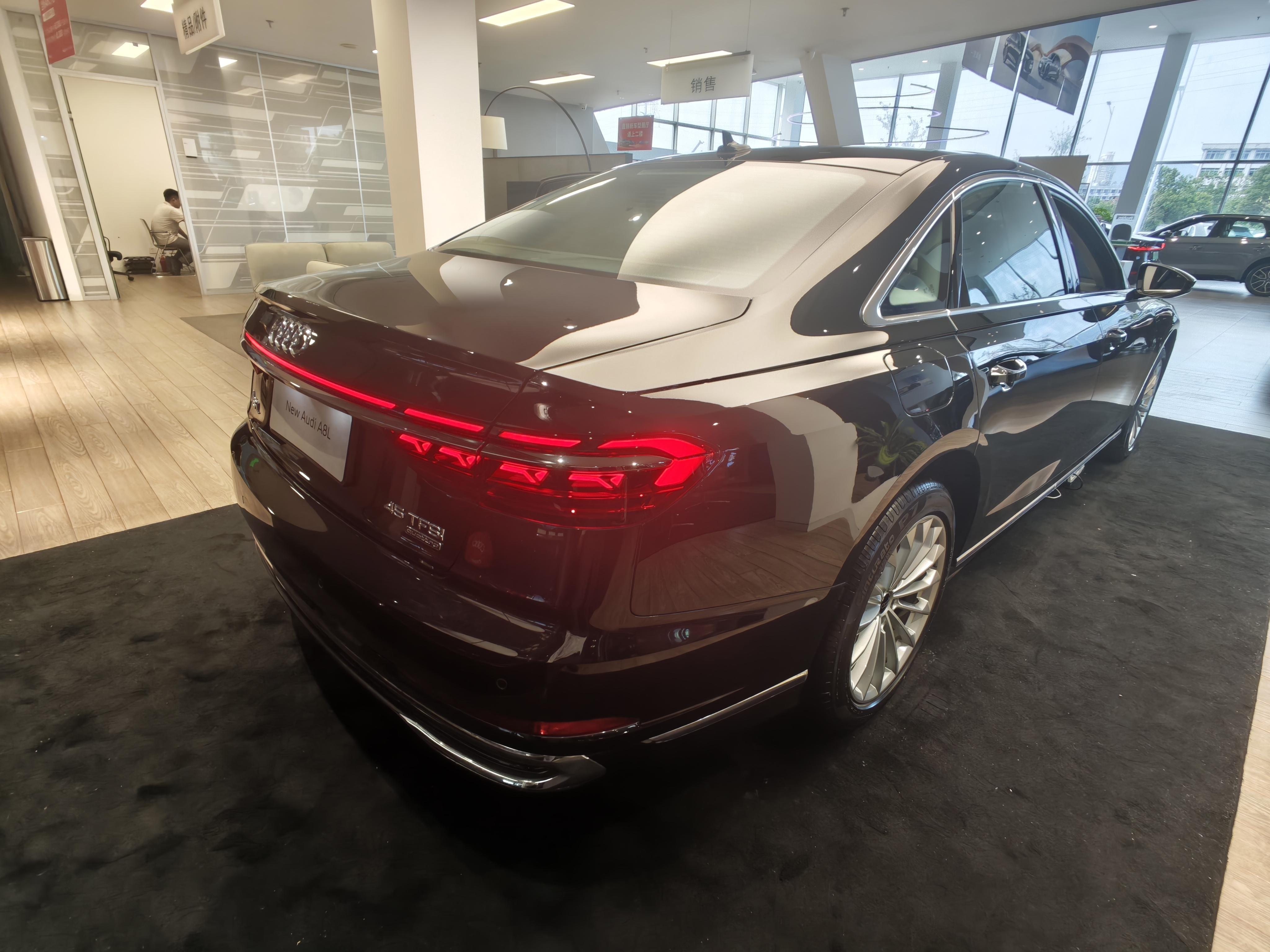 Audi A8 2025 thumb 10