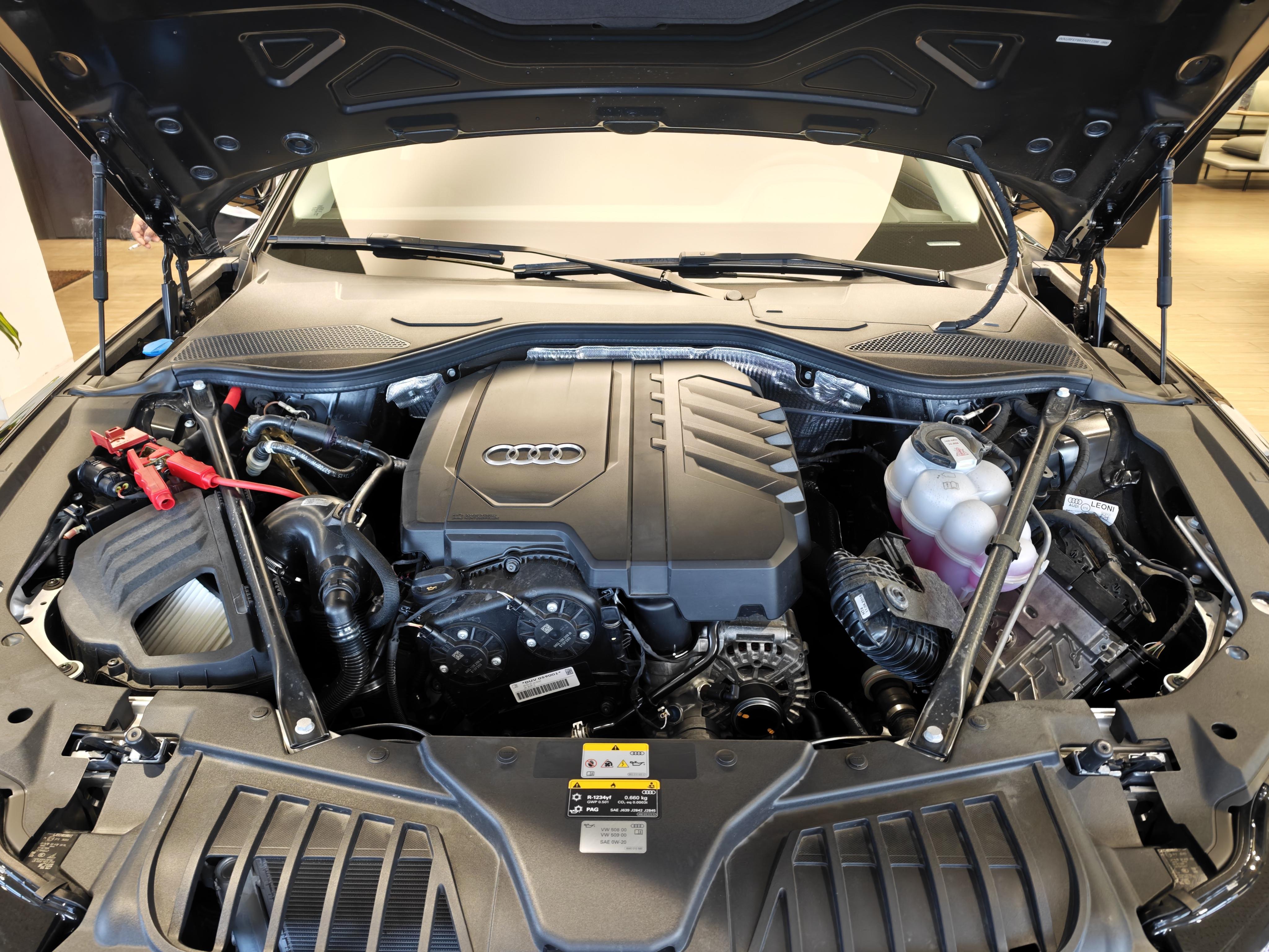 Audi A8 2025 thumb 11