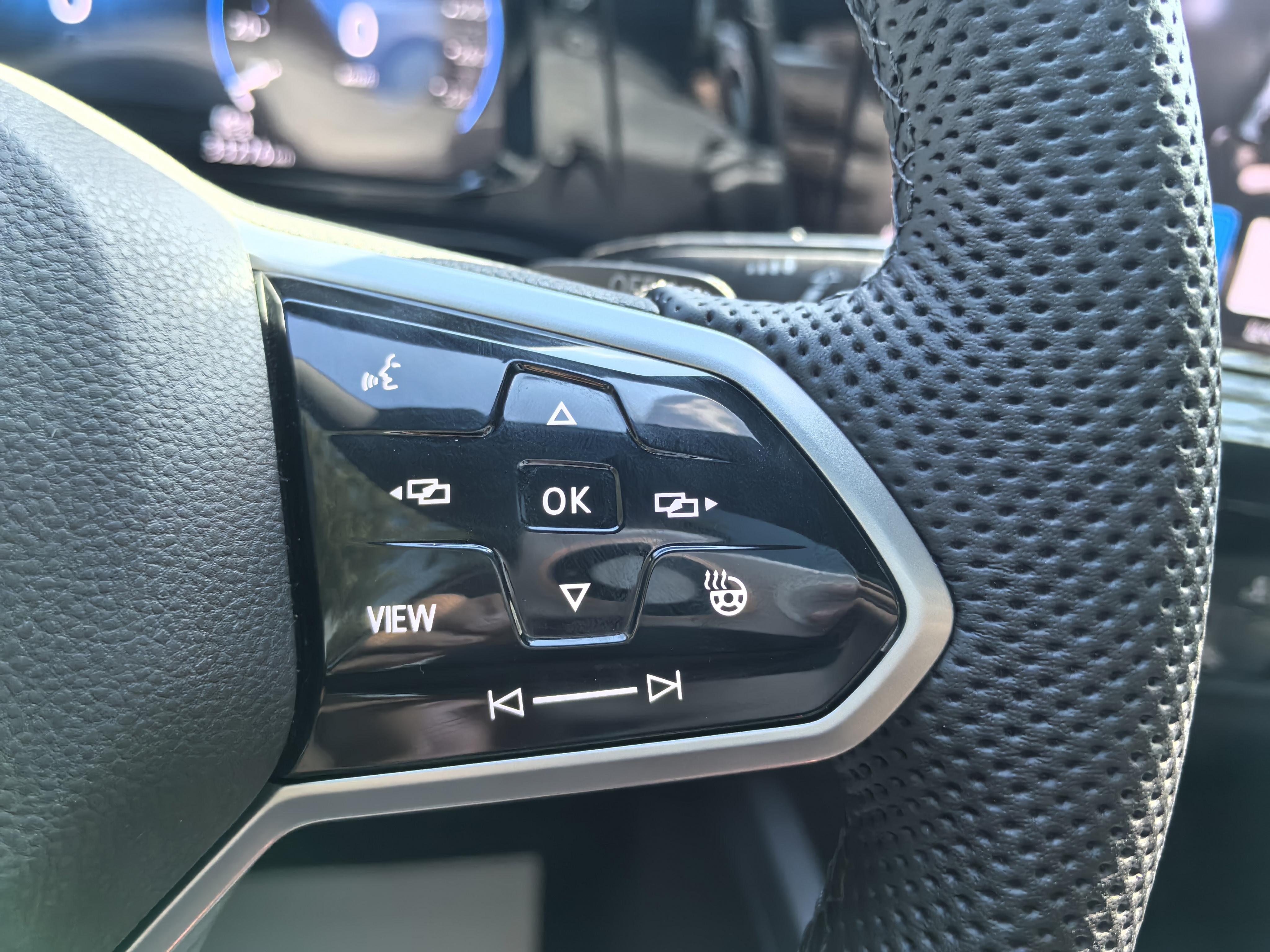 Volkswagen Golf Sportsvan 2021 thumb 12