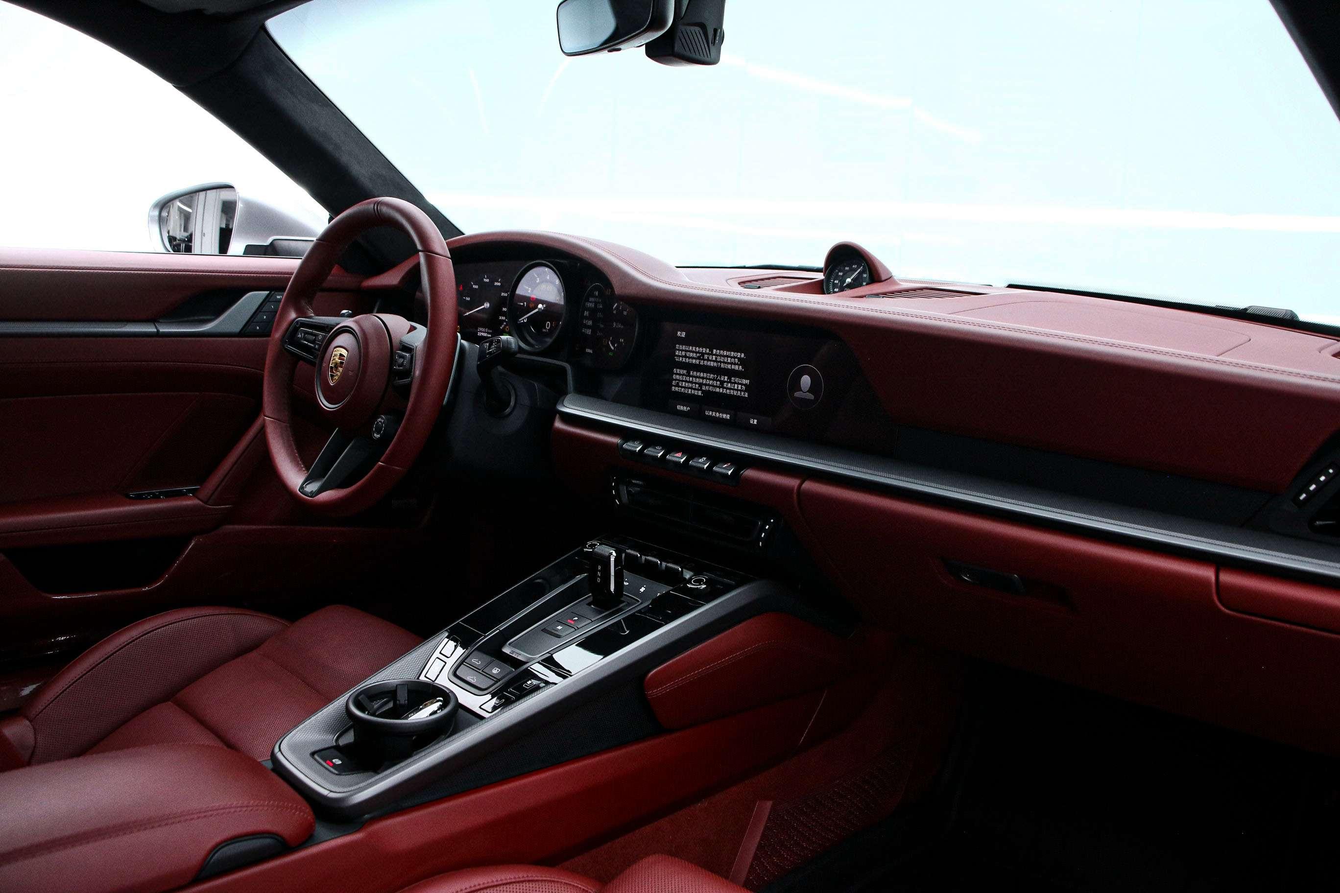 Porsche 911 2023 thumb 9