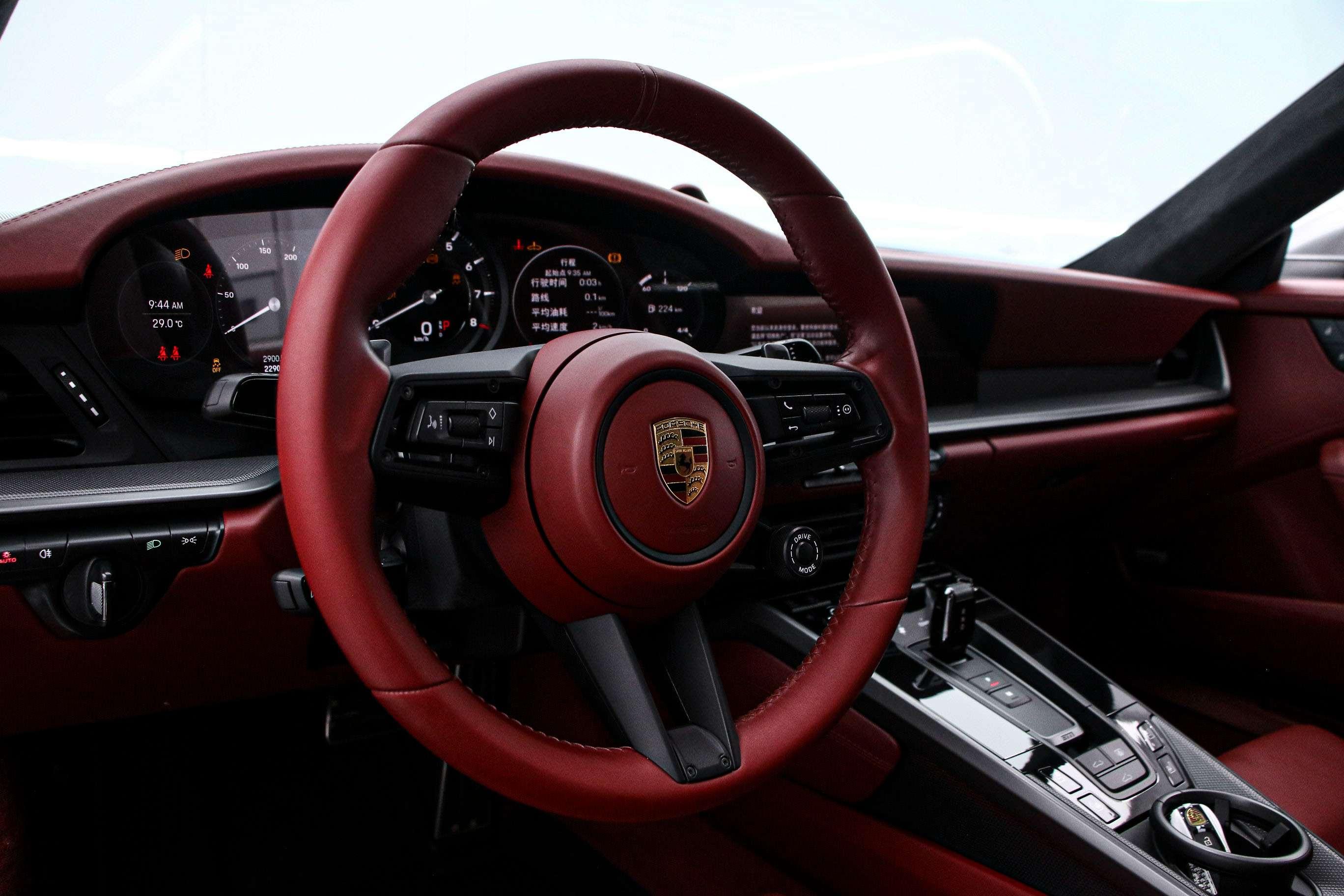 Porsche 911 2023 thumb 11