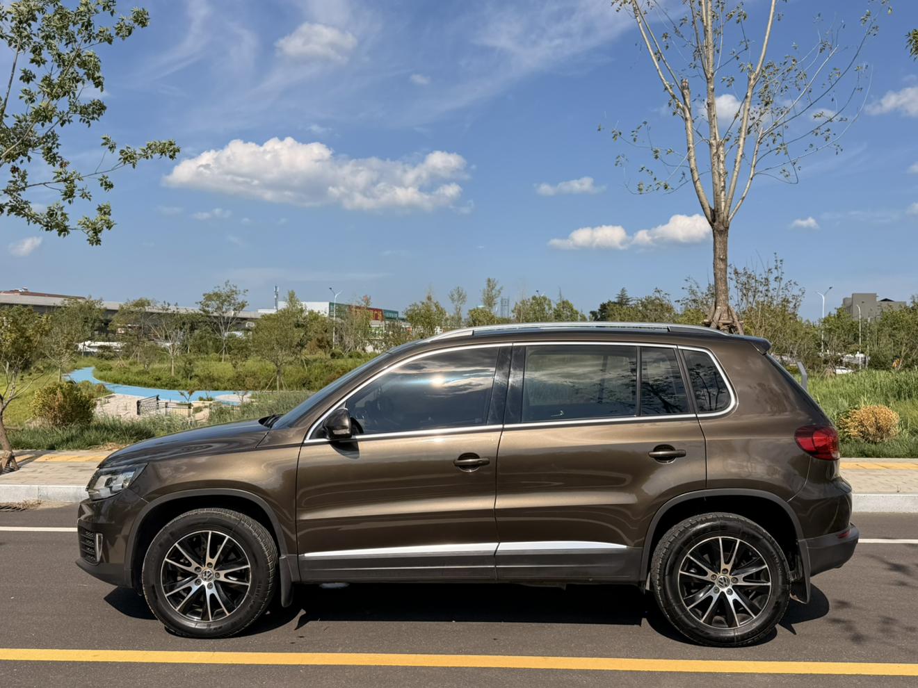 Volkswagen Tiguan 2015 thumb 2