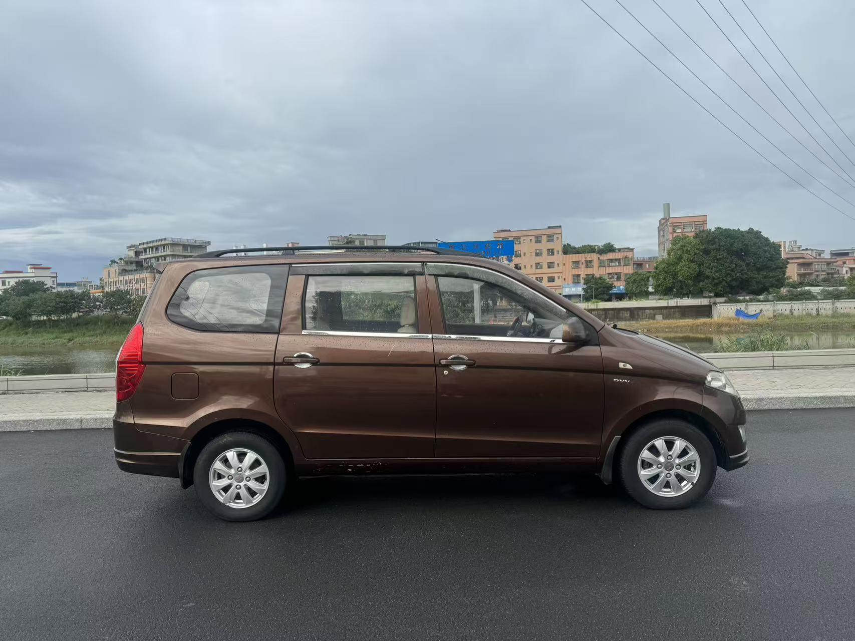 Wuling Hong Guang 2016 thumb 6