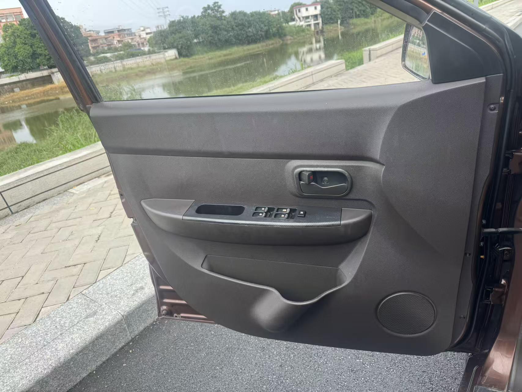 Wuling Hong Guang 2016 thumb 10