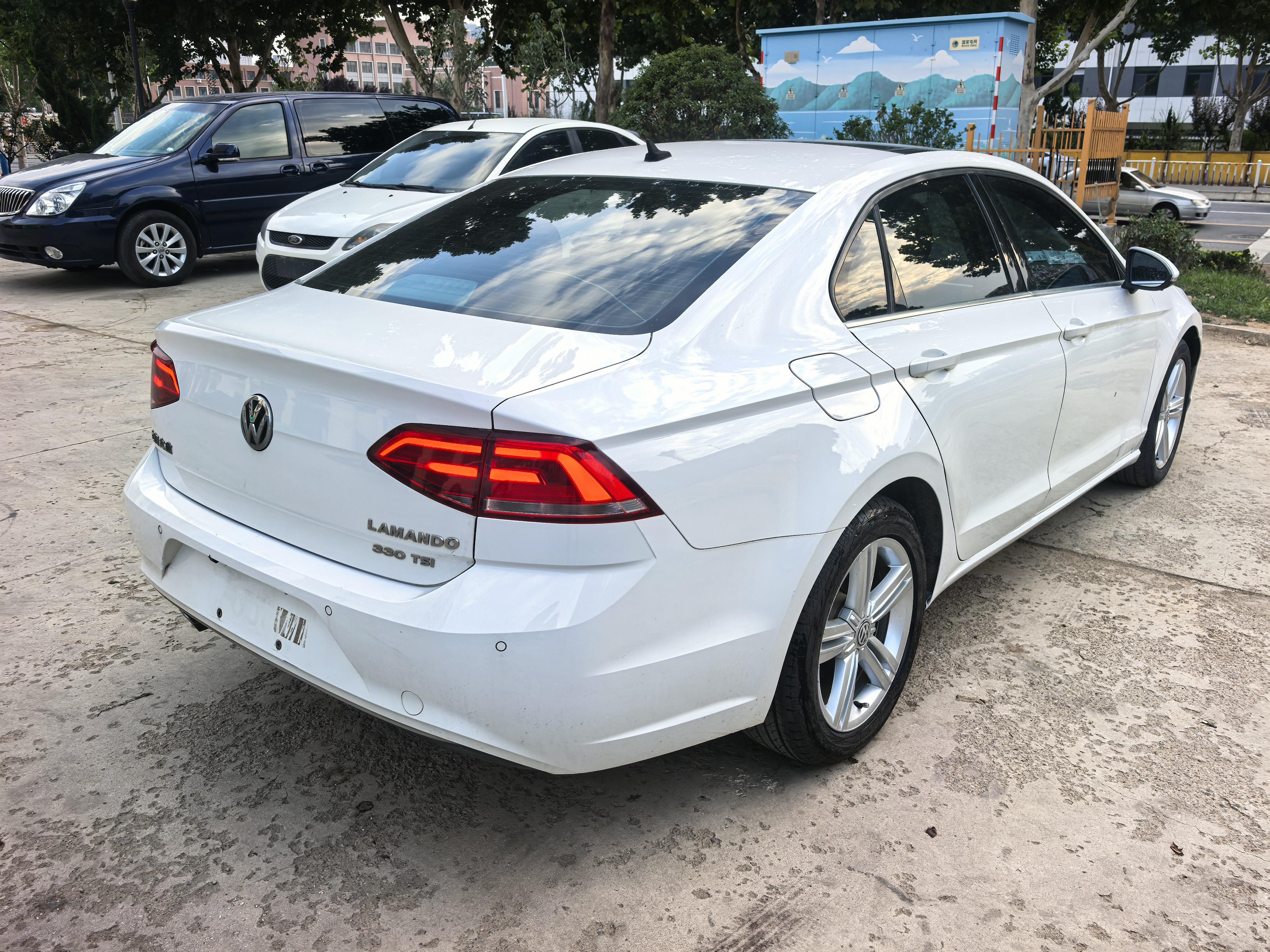 Volkswagen Lamando 2015 thumb 4
