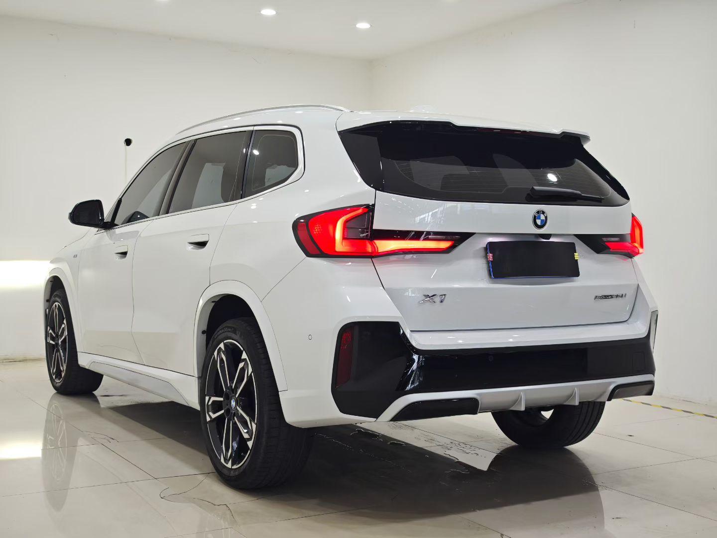 BMW X1 2023 thumb 2
